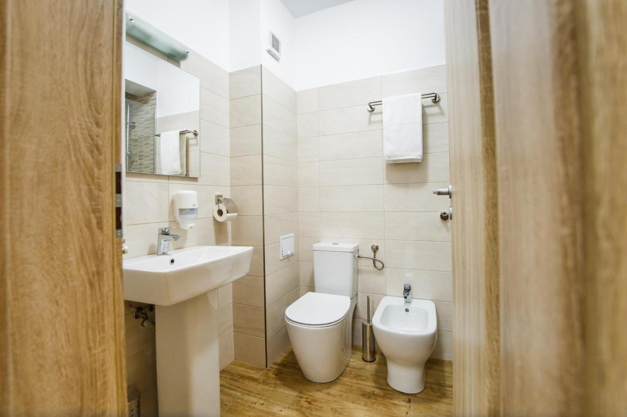 Sunny View 2 Bedroom Central Apartment Oradea Exterior foto